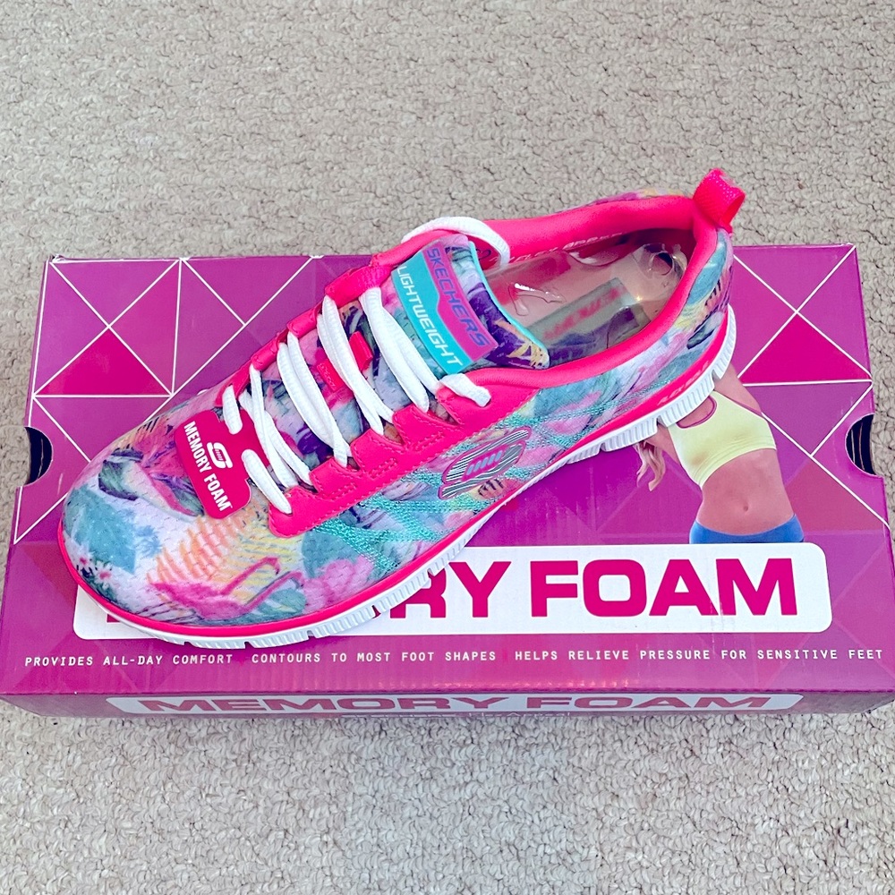 NWT Skechers Flex Appeal Memory Foam Sneakers